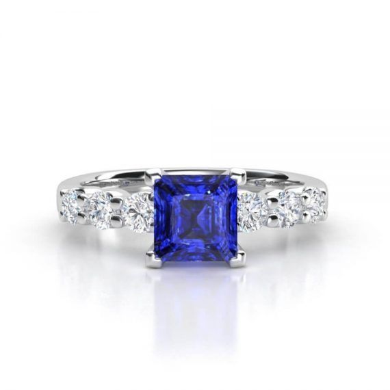 Anillo con zafiro y diamantes